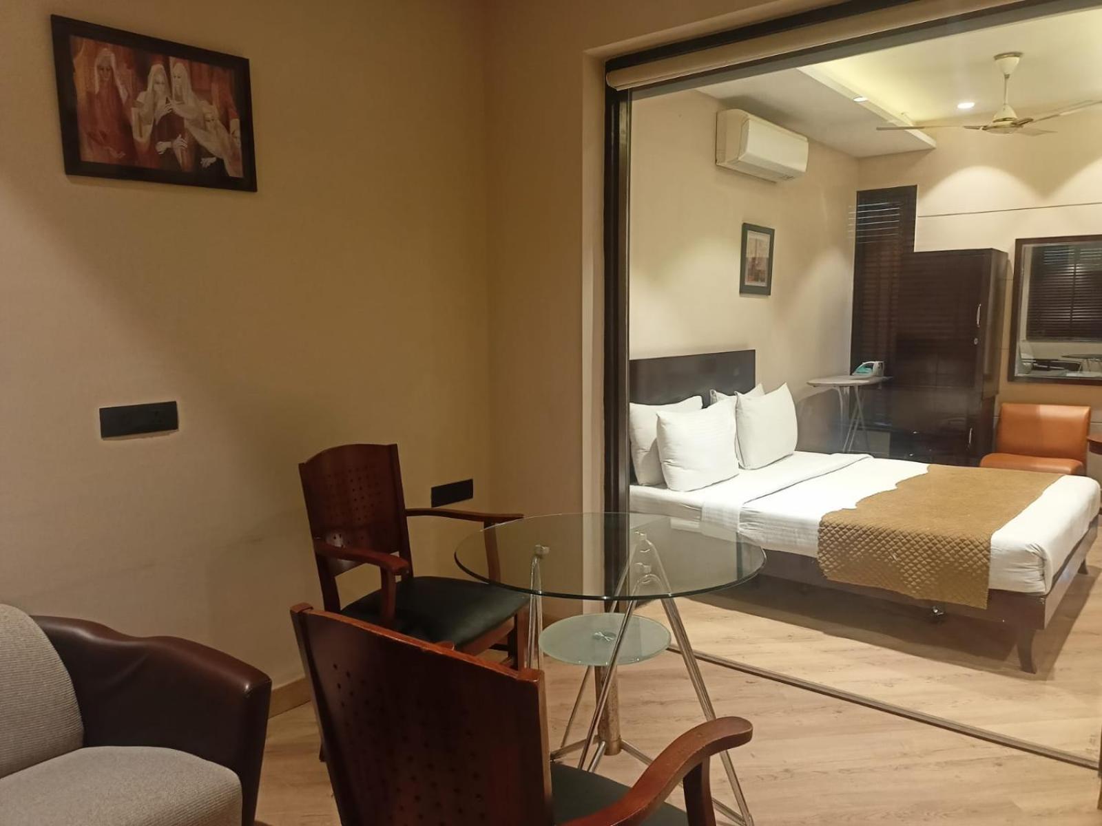 Cosy Grand, Chanakyapuri By The Cosy Hotels Nueva Delhi Exterior foto